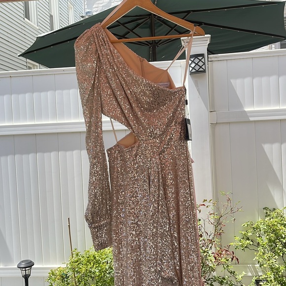 Ieena X Mac Duggal - Silver Sequined One Shoulder Cut Out Gown - Picture 5 of 17